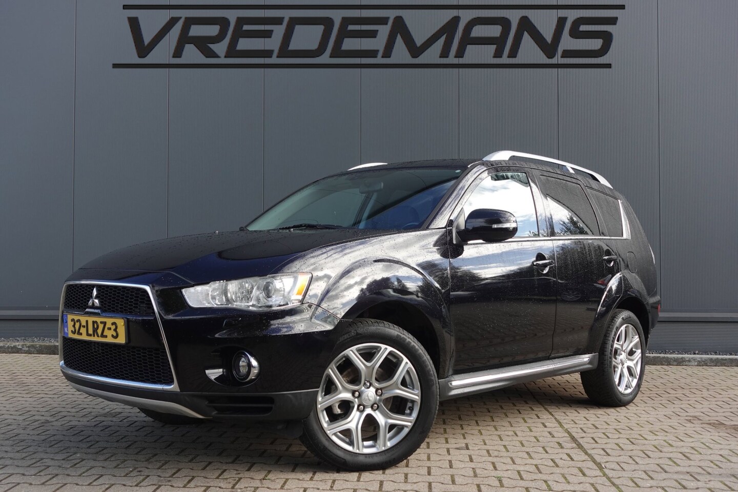 Mitsubishi Outlander - 2.4 Instyle NAVI/SCHUIF-KANTEL - AutoWereld.nl
