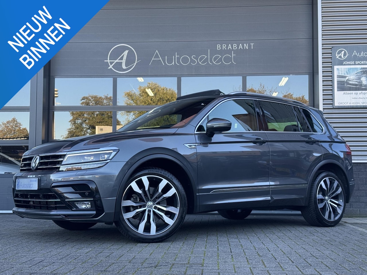 Volkswagen Tiguan - 2.0 TSI 4Motion Highline Business R Pano | Carplay | Dealer OH - AutoWereld.nl