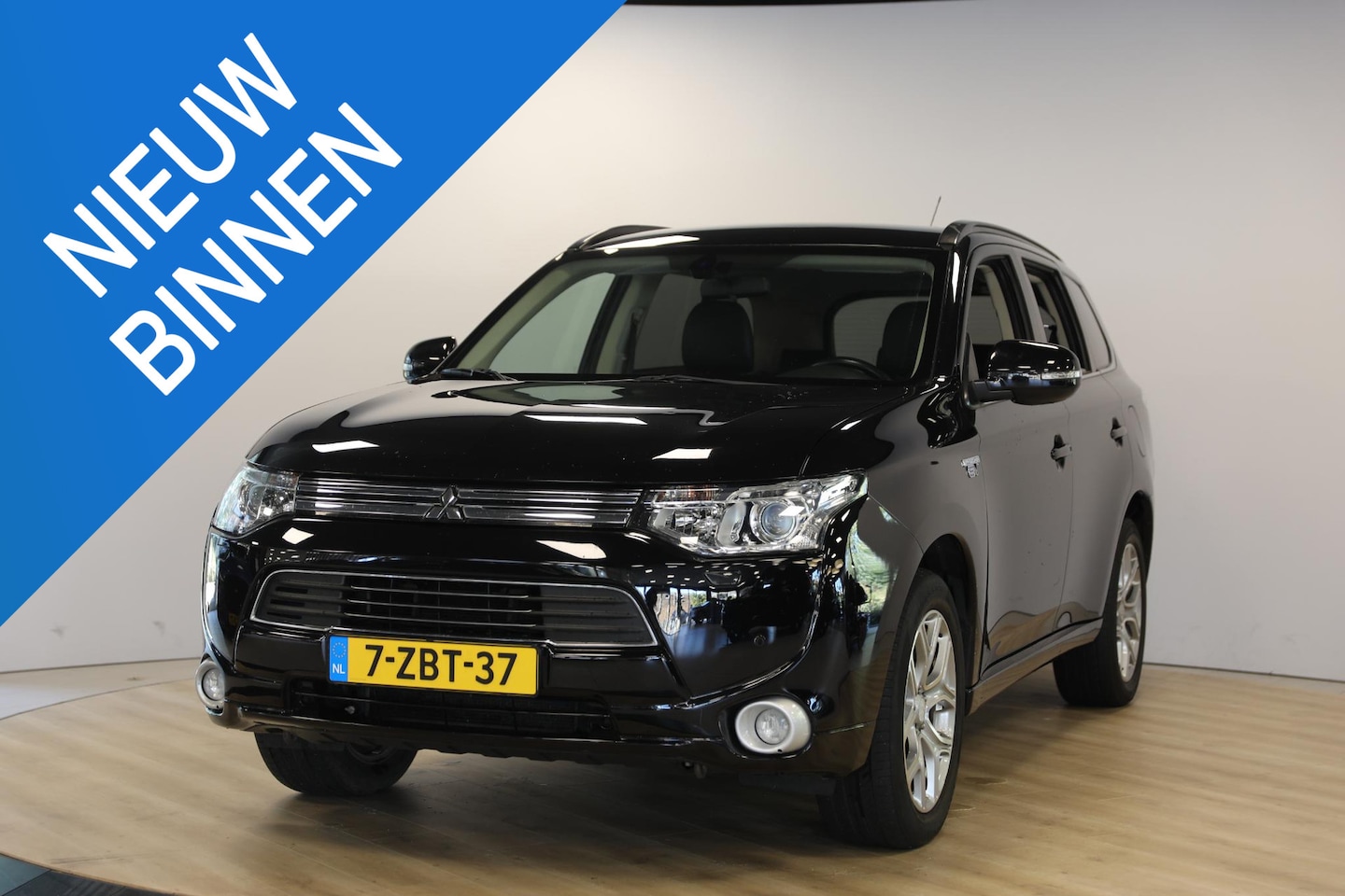 Mitsubishi Outlander - 2.0 PHEV Executive Edition | Trekhaak | camera - AutoWereld.nl