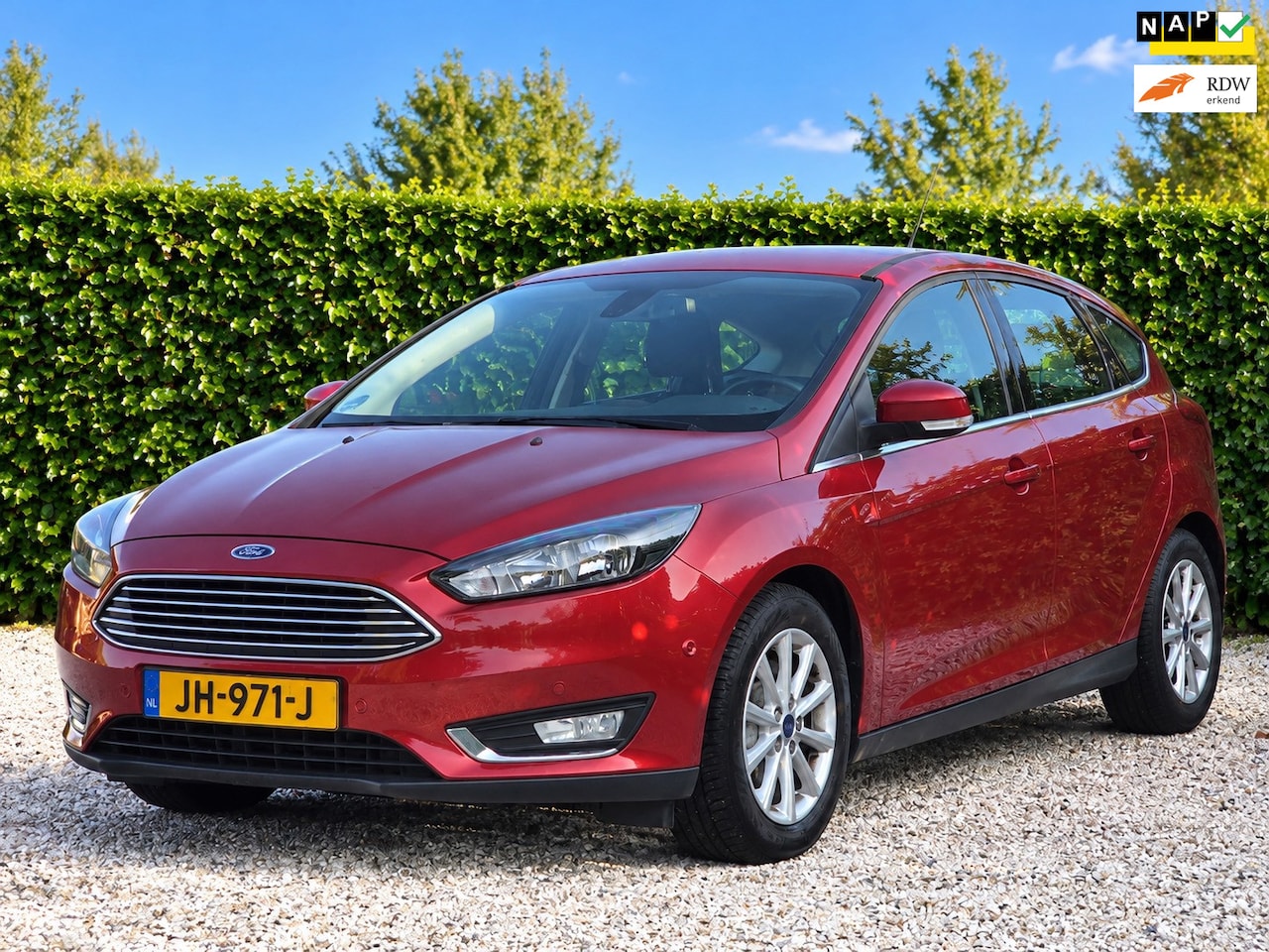 Ford Focus - 1.5 Titanium 4cil!/Trekhaak/Navi/Keyless/Climate - AutoWereld.nl