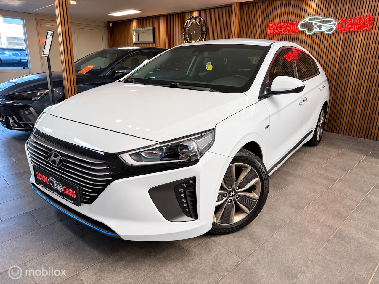 Hyundai IONIQ - 1.6 GDi Bleu-Drive| Navigatie | Camera| Lane A. - AutoWereld.nl