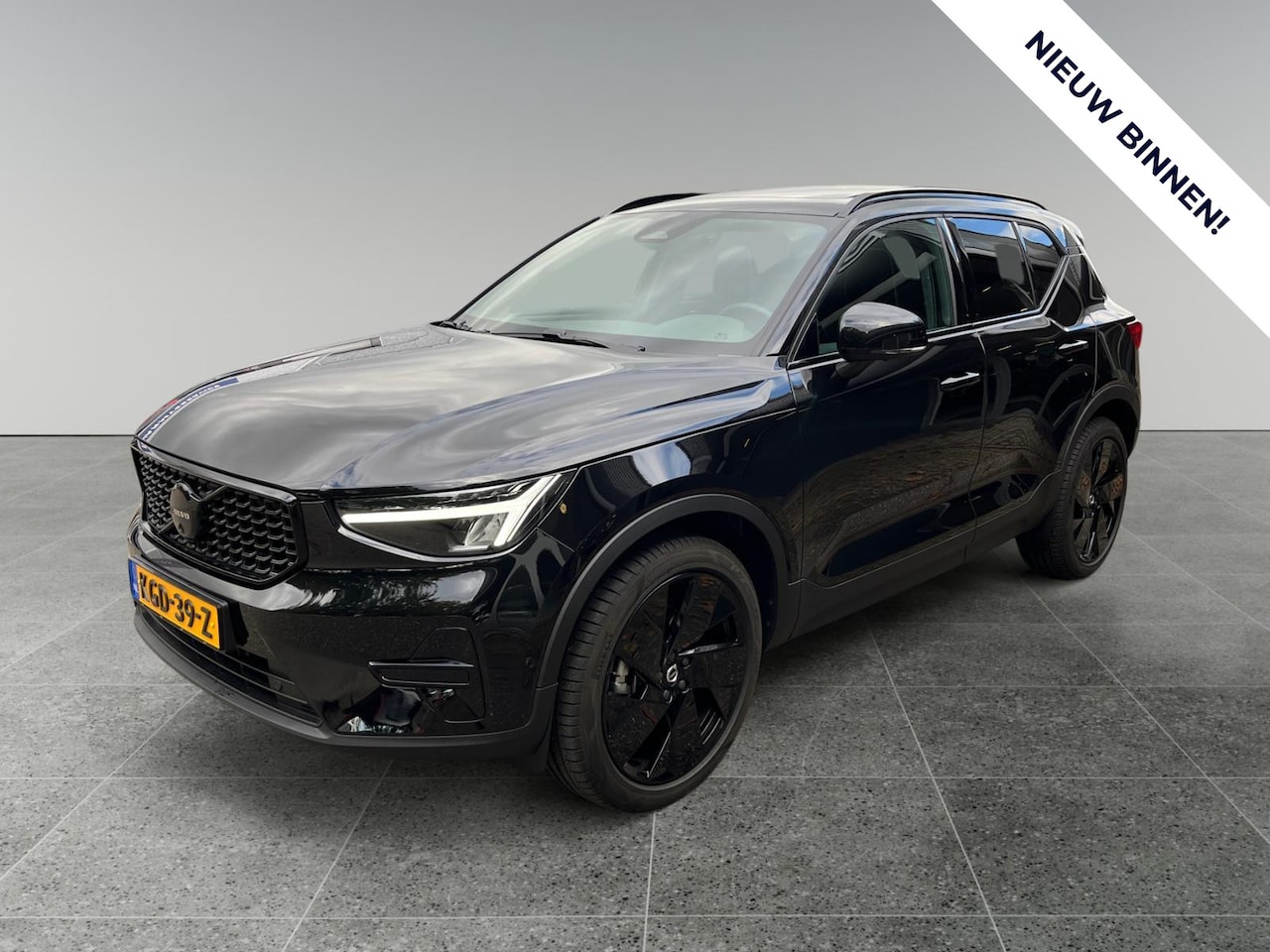 Volvo XC40 - 2.0 B4 Plus Black Edition | Panoramadak | Trekhaak | 360° Camera | - AutoWereld.nl