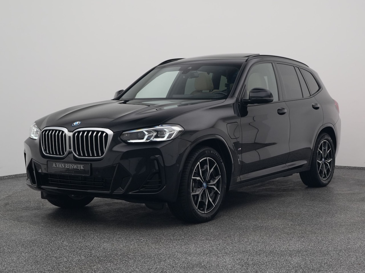 BMW X3 - xDrive30e High Executive M-Sport | CAMERA | PANO | LEDER | KEYLESS - AutoWereld.nl
