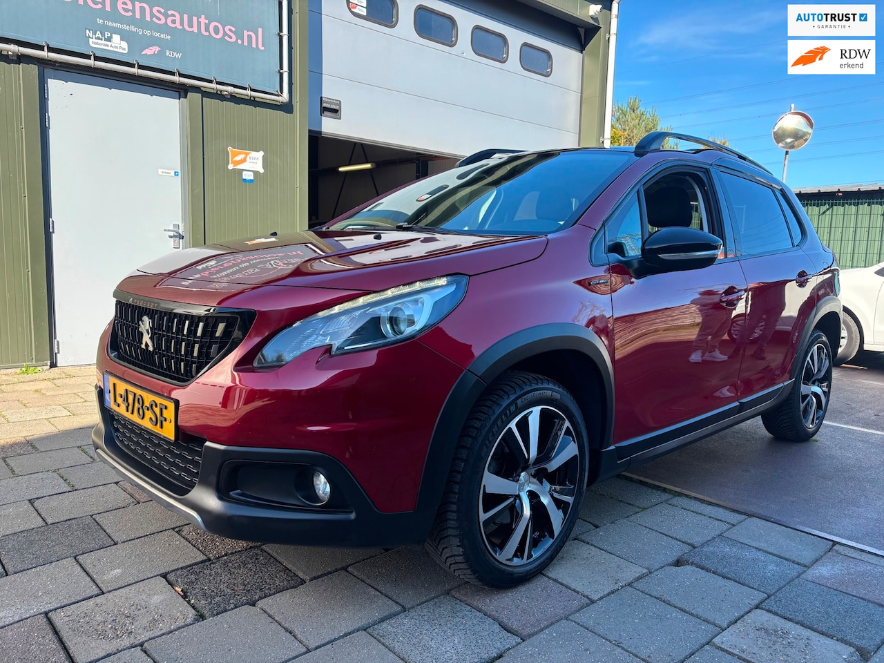 Peugeot 2008 - 1.2 PureTech GT-line Pano Leder - AutoWereld.nl