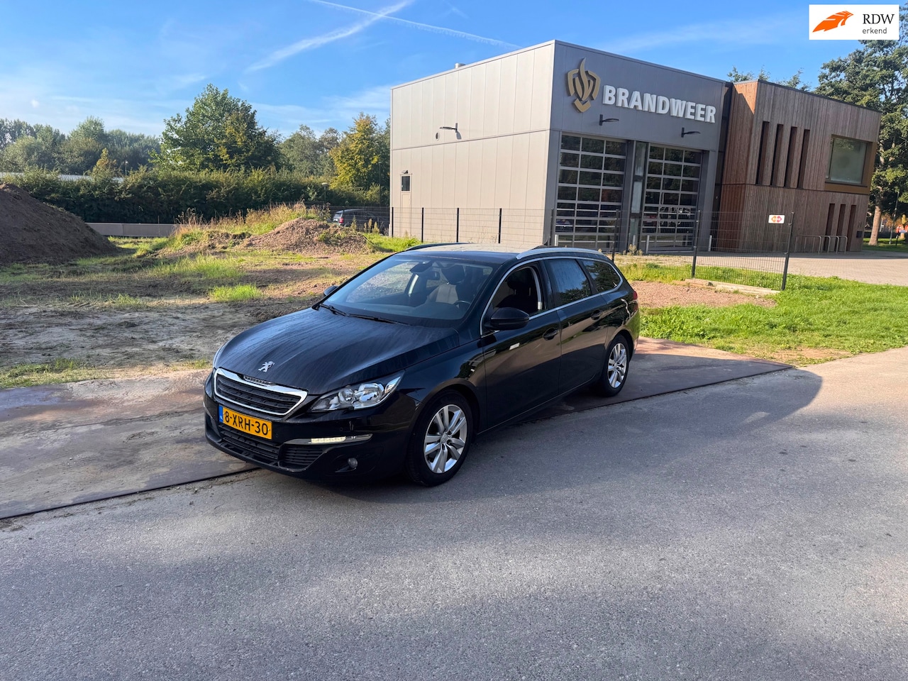 Peugeot 308 SW - 1.6 BlueHDI Blue Lease Executive Clima.Navi.Pano.Camera - AutoWereld.nl
