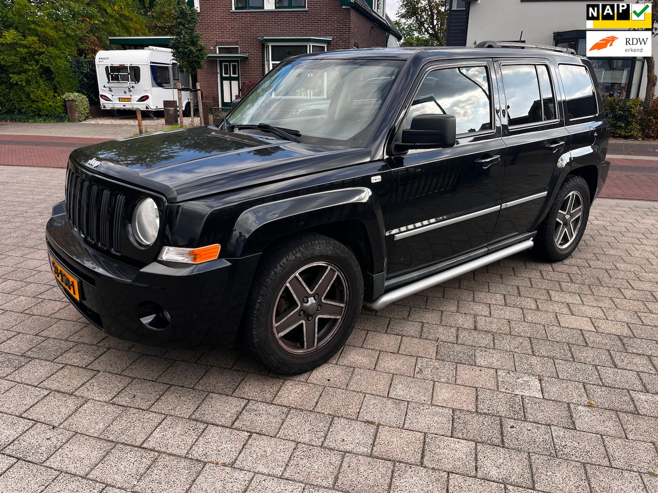 Jeep Patriot - 2.4 Limited AWD Ecc Leder Isofix NAP NW APK Youngt Leuk!! - AutoWereld.nl