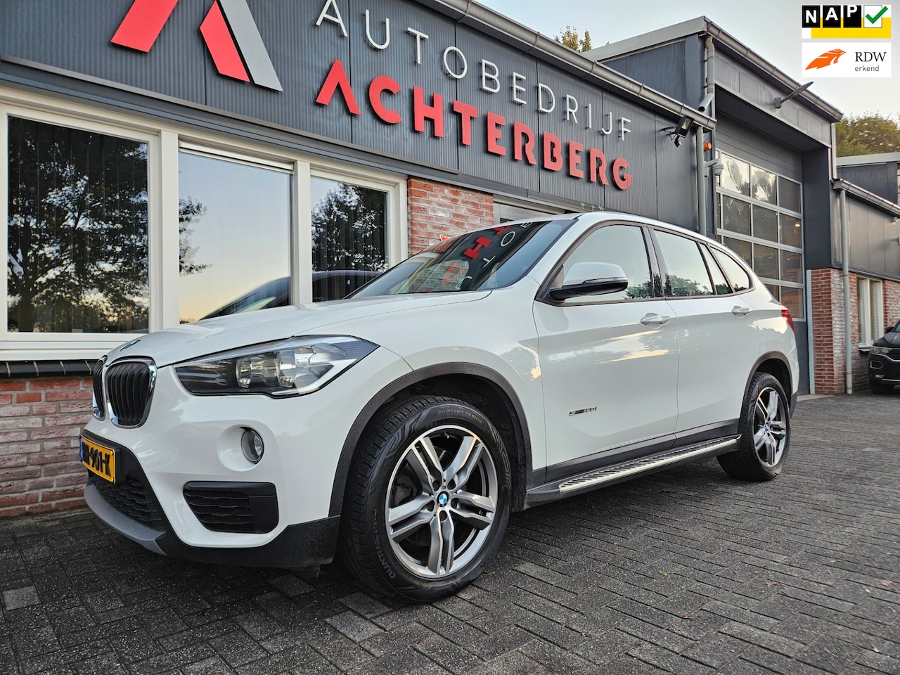 BMW X1 - SDrive20i Essential Trekhaak! Automaat! Nette Auto! NAP! Airco/Clima! Cruise Control! - AutoWereld.nl