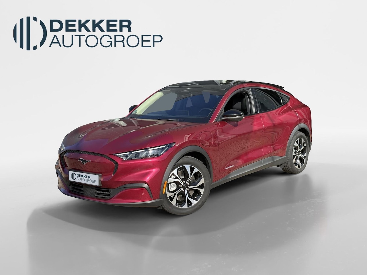 Ford Mustang Mach-E - Standard RWD 73 kWh | PANORAMADAK | Molten Magenta | Technology Pack+ | Warmtepomp - AutoWereld.nl