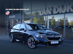 BMW 5-serie Touring - 550e xDrive M Sport Pro Pano.Dak Merino Leder Harman/Kardon Head-Up Stoelventilatie Driv.A