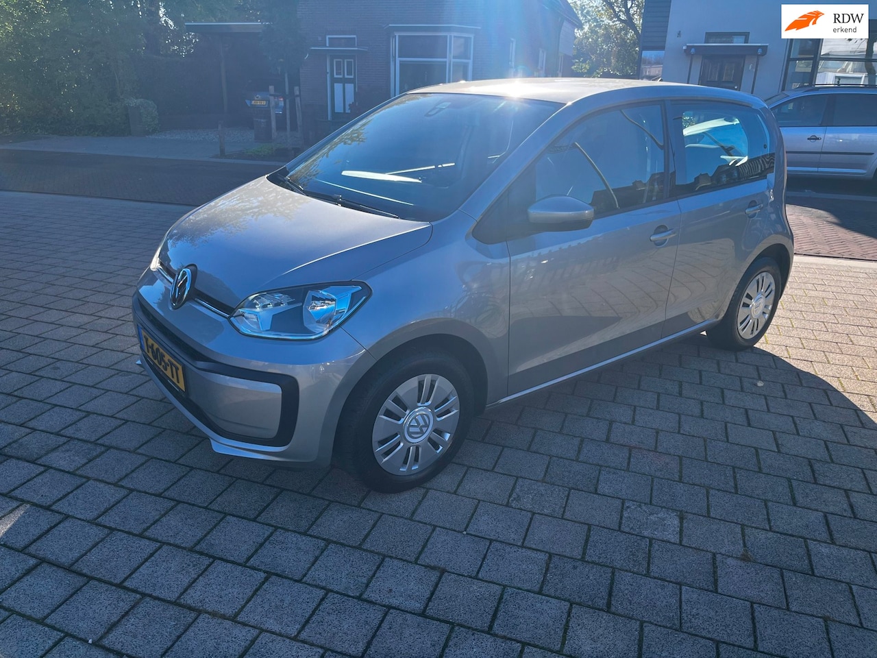 Volkswagen Up! - 1.0 BMT Beats Airco 5D Isofix Cruise PDC 1 eig BTW NW APK - AutoWereld.nl
