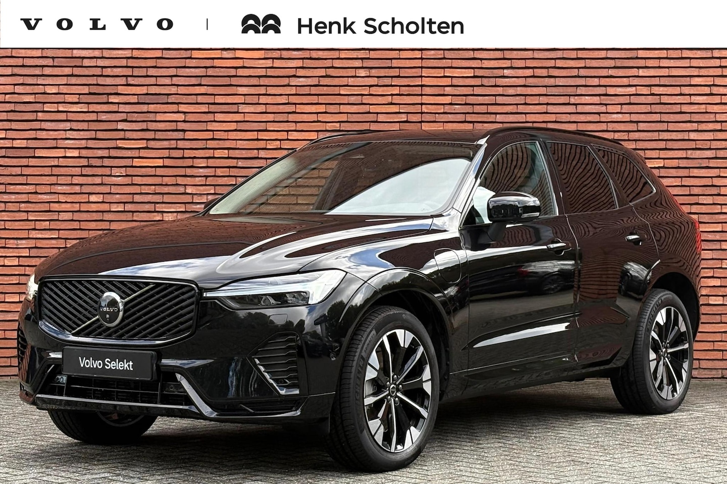 Volvo XC60 - T6 Plug-in hybrid AWD Plus Dark | Luchtvering | Trekhaak | Verwarmbare voorstoelen, stuurw - AutoWereld.nl