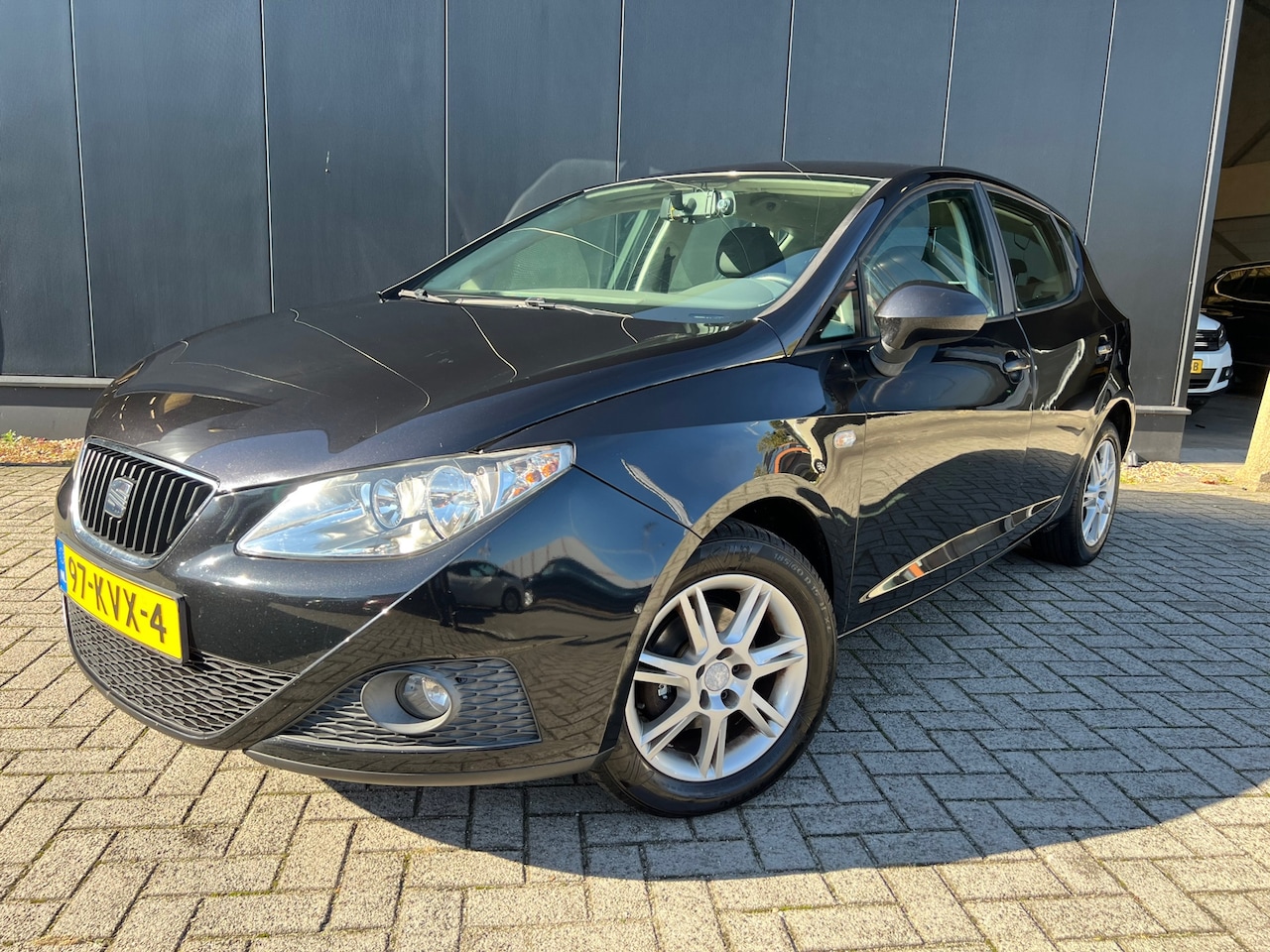 SEAT Ibiza - 1.6 Style 102pk Airco/Lmv/Navi/OrgNl/Camera - AutoWereld.nl