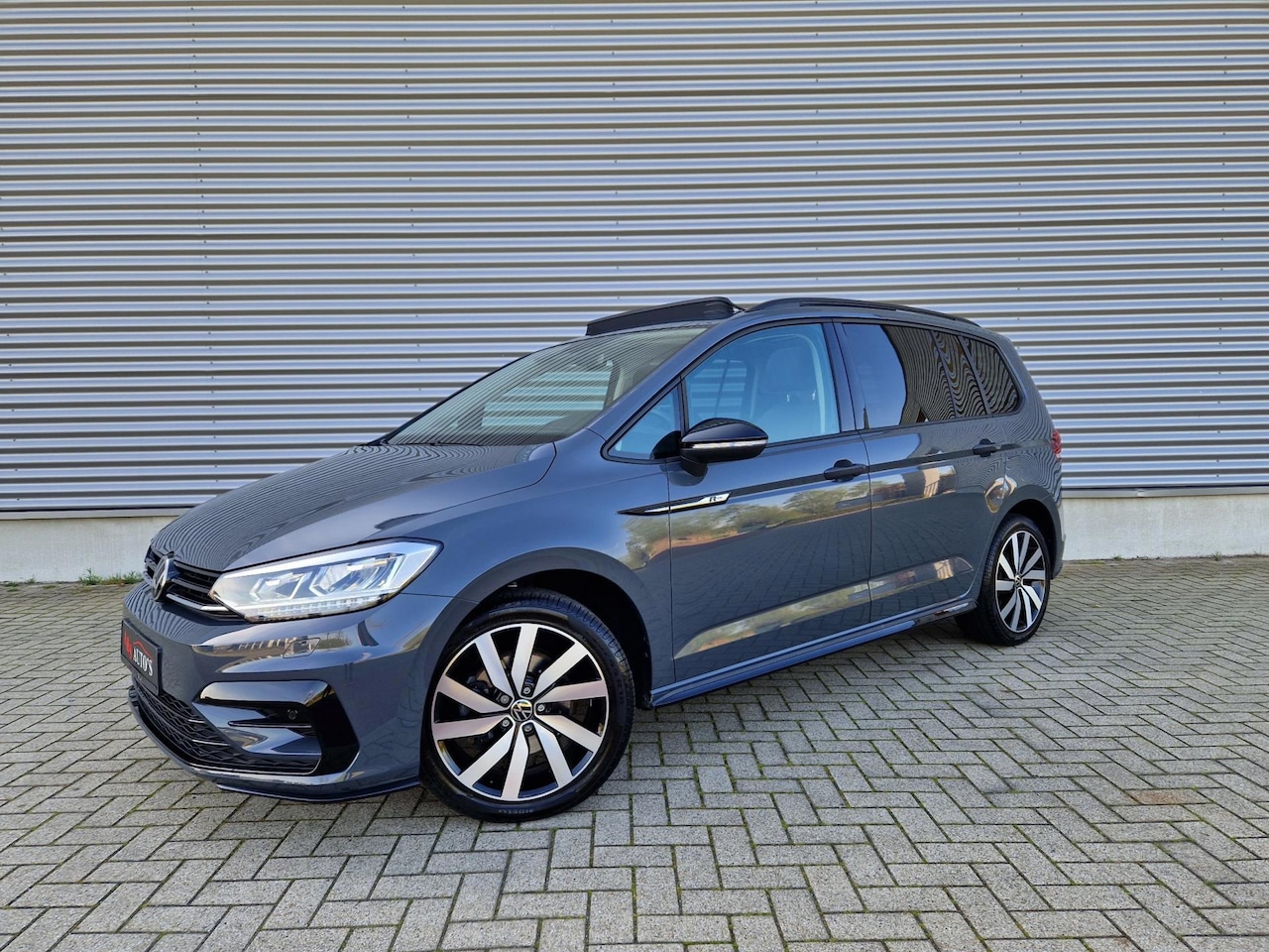 Volkswagen Touran - 1.5 TSI 150pk 7p R line Pano Acc Camera Matrix Massage Trekhaak Stuurverwarming 7zits - AutoWereld.nl