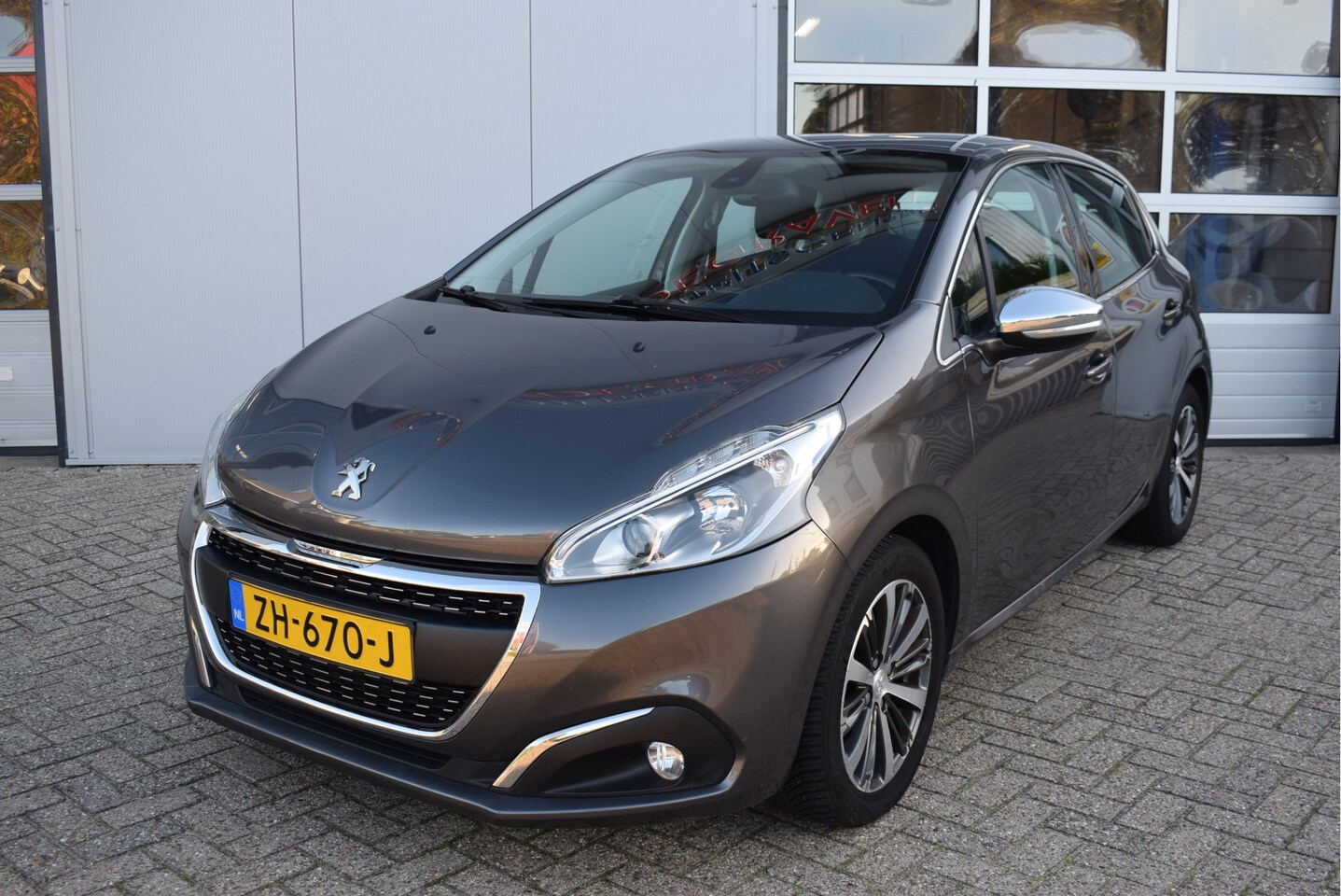 Peugeot 208 - 1.2 Allure 110PK | NL-Auto | Automaat | Navi - AutoWereld.nl