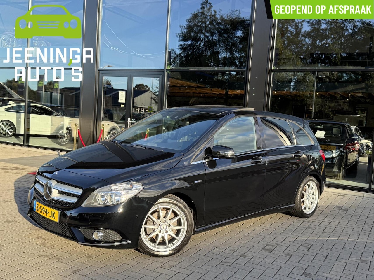 Mercedes-Benz B-klasse - 180 Ambition |Trekhaak|Pano|Navi|Airco|Trekhaak - AutoWereld.nl