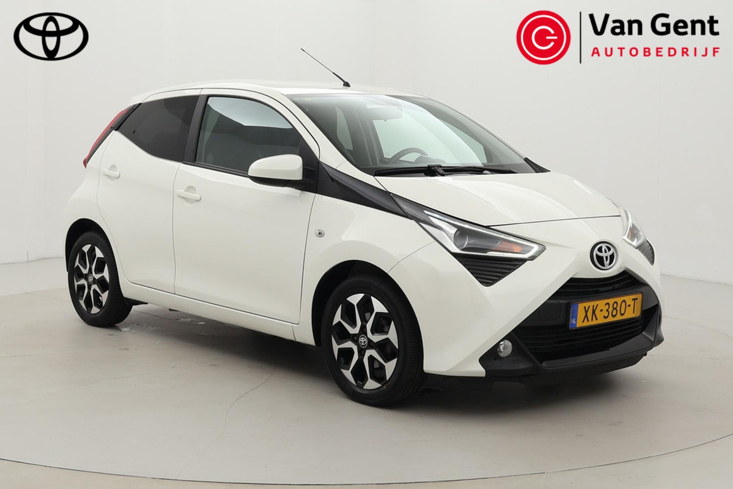 Toyota Aygo - 1.0 VVT-i x-joy | Apple Carplay / Android Auto | Clima | Camera | 15 inch | Bluetooth | DA - AutoWereld.nl
