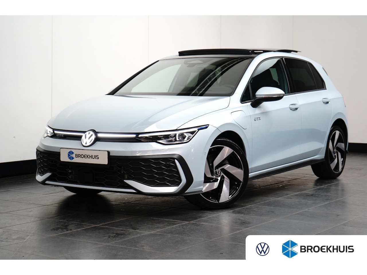 Volkswagen Golf - 1.5 eHybrid GTE 272PK | Achteruitrijcamera | Head-up display | Lichtmetalen velgen 7-spaak - AutoWereld.nl