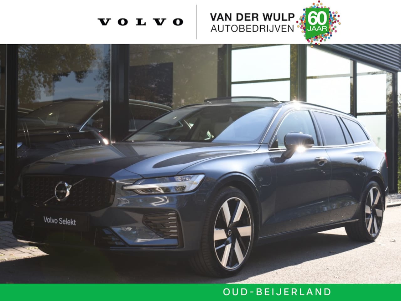 Volvo V60 - T6 350pk AWD Plus Dark | Trekhaak | Premium | Schuifdak - AutoWereld.nl