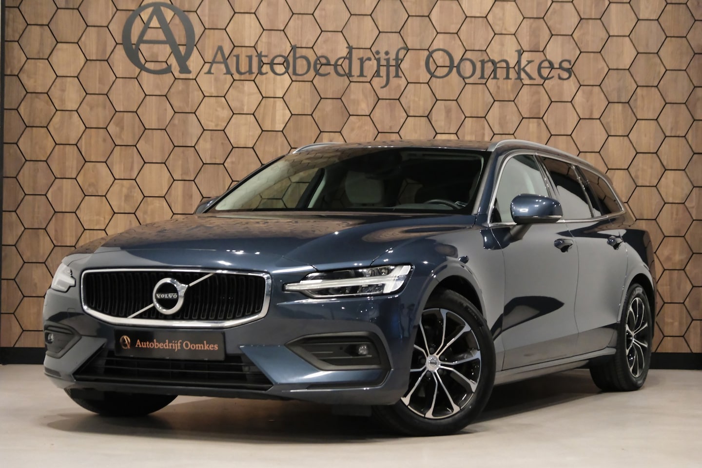 Volvo V60 - 2.0 D3 **Uniek 98.914km** 1e Eig. Comfort Lederen Interieur|Trekhaak|Navi|Camera|Stoel+Stu - AutoWereld.nl