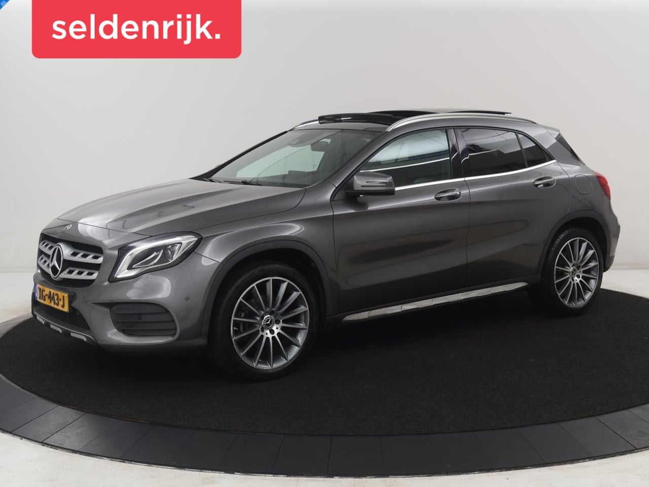 Mercedes-Benz GLA-Klasse - 180 Premium | Panoramadak | Leder | Cruise control | Stoelverwarming | Camera | Park assis - AutoWereld.nl