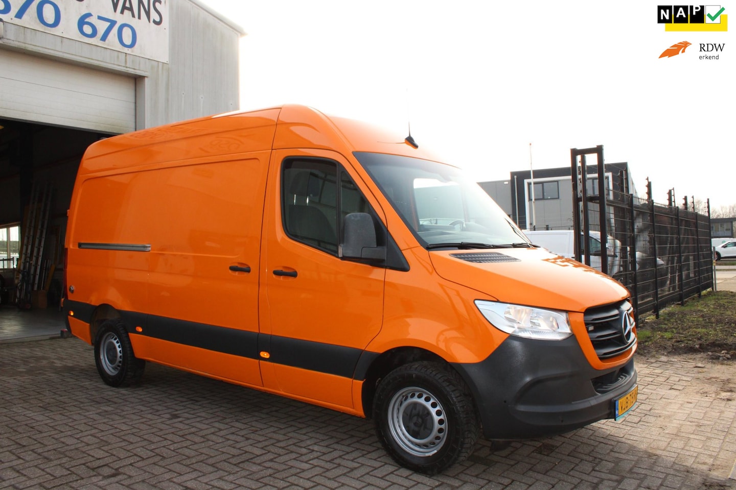 Mercedes-Benz Sprinter - 315 CDI L2H2 3500 Aut. - AutoWereld.nl