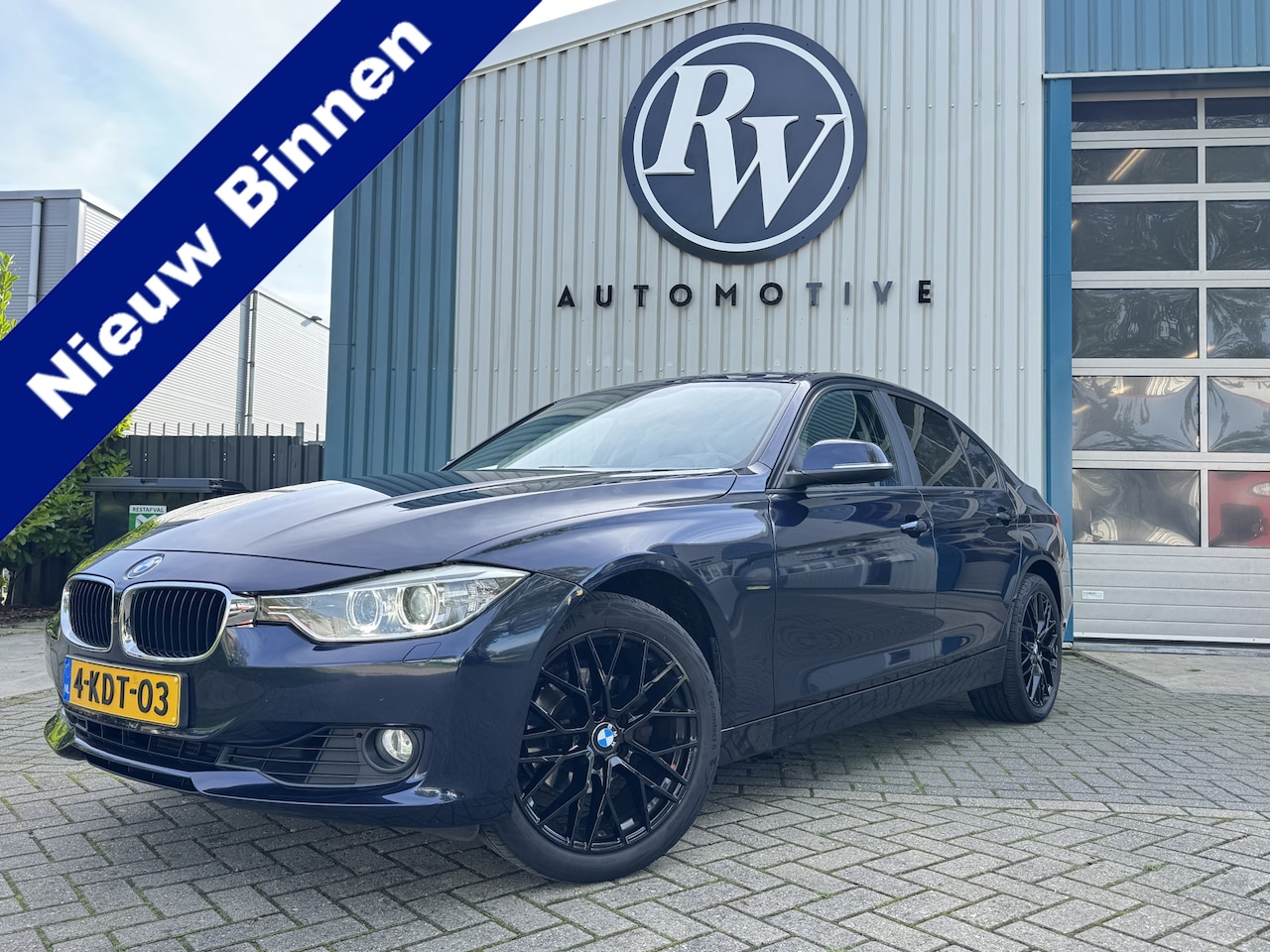 BMW 3-serie - 320i High Executive Aut / Bi Xenon / Gr Navi /PDC Org NL Auto / N.A.P. Ketting v.v. - AutoWereld.nl