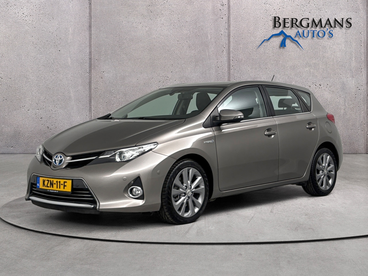 Toyota Auris Touring Sports - 1.8 Hybrid Executive // CAMERA // STOELVERWARMING // CRUISE - AutoWereld.nl