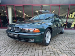 BMW 5-serie - 523i Executive | Youngtimer | Nieuwstaat | Vermontgrün Metallic | Volledige historie | Sch
