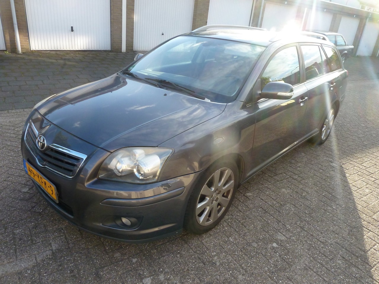 Toyota Avensis Wagon - 2.0 VVTi Luna Business 2.0 VVTi Luna Business - AutoWereld.nl