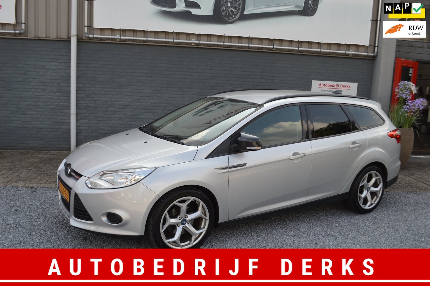 Ford Focus Wagon - 1.0 EcoBoost Trend Airco | Navi | Sport | PDC|APK - AutoWereld.nl