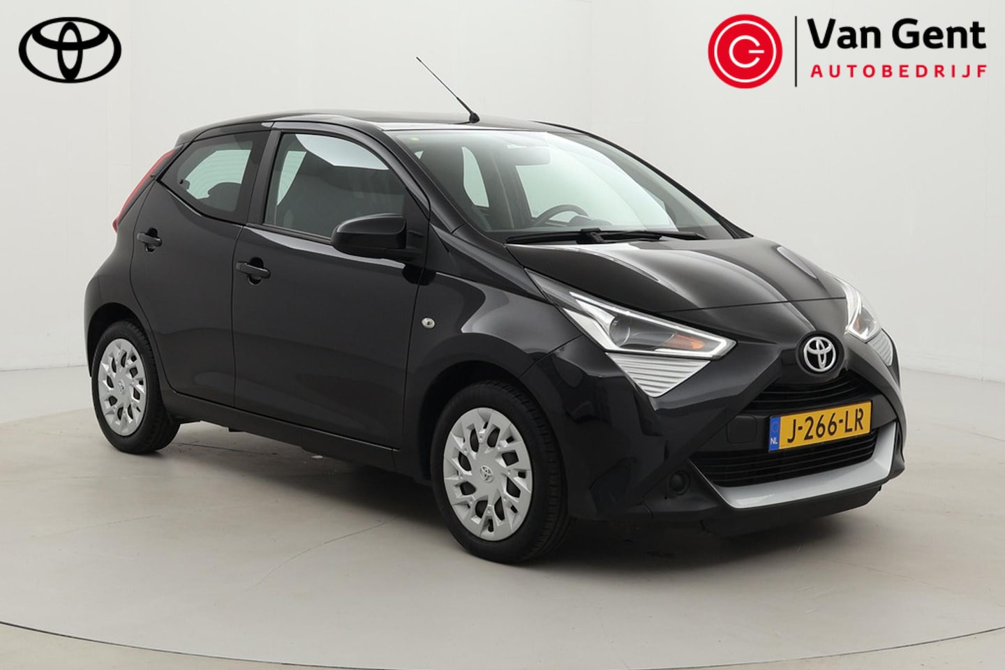 Toyota Aygo - 1.0 VVT-i x-play | Apple Carplay / Android Auto | Airco | Camera | DAB | Bluetooth - AutoWereld.nl