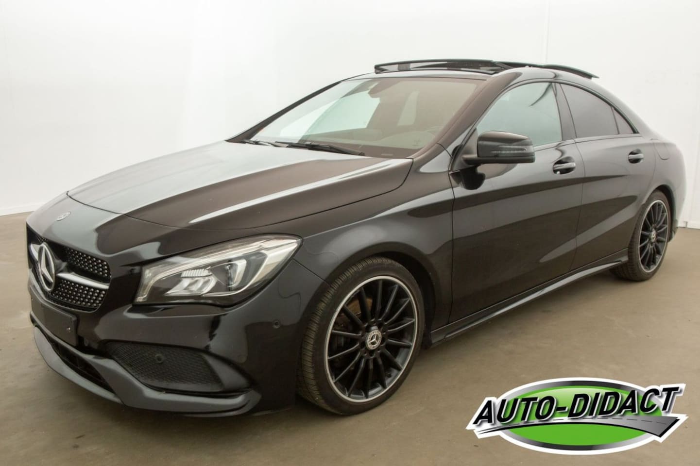 Mercedes-Benz CLA-Klasse - 180 Pano Navi Camera Clima - AutoWereld.nl
