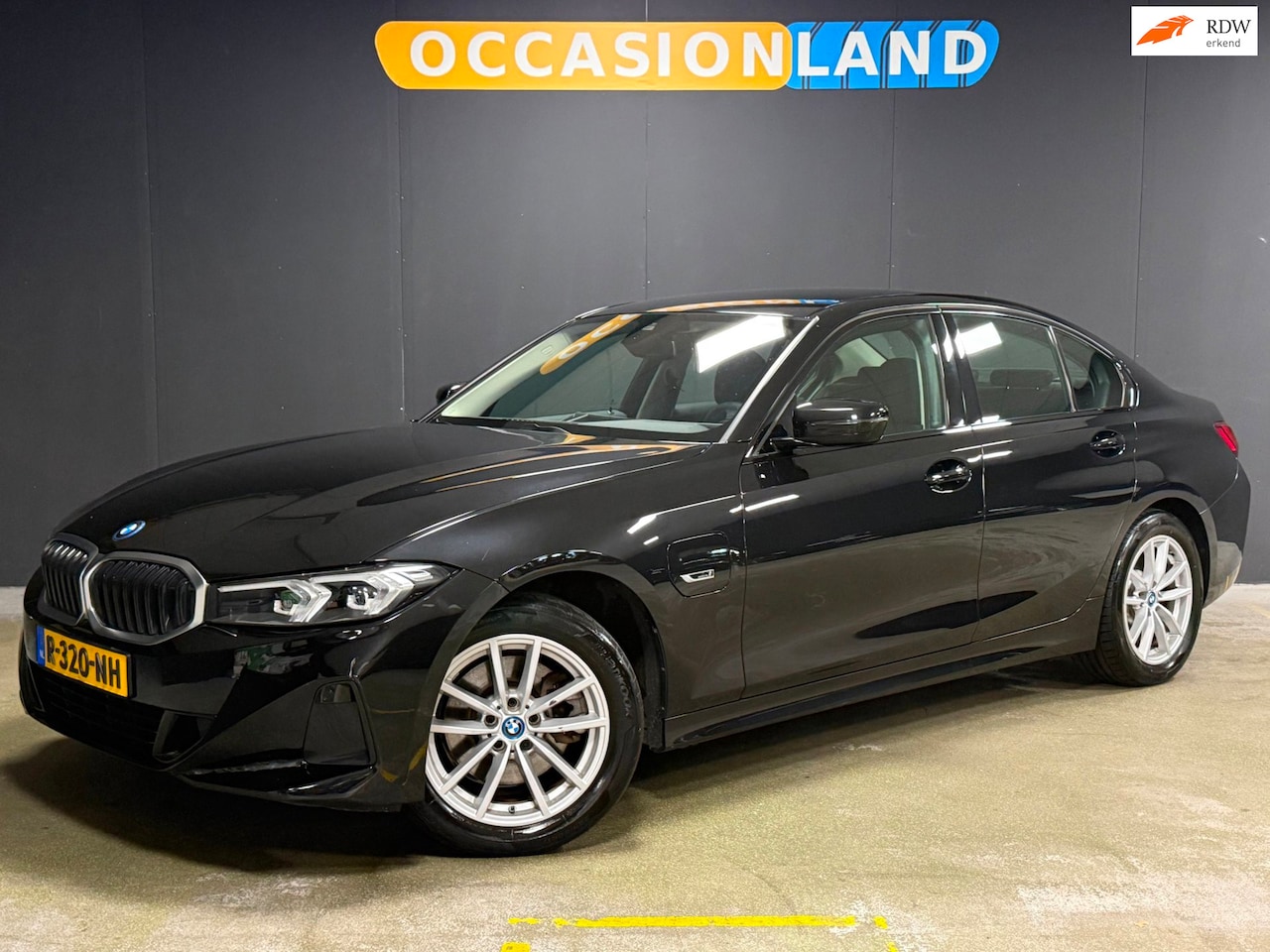 BMW 3-serie - 320e|TREKHAAK|LED|PDC|CRUISE|CARPLAY|NAVI|17INCH| - AutoWereld.nl
