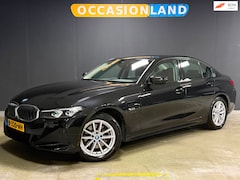 BMW 3-serie - 320e|TREKHAAK|LED|PDC|CRUISE|CARPLAY|NAVI|17INCH|