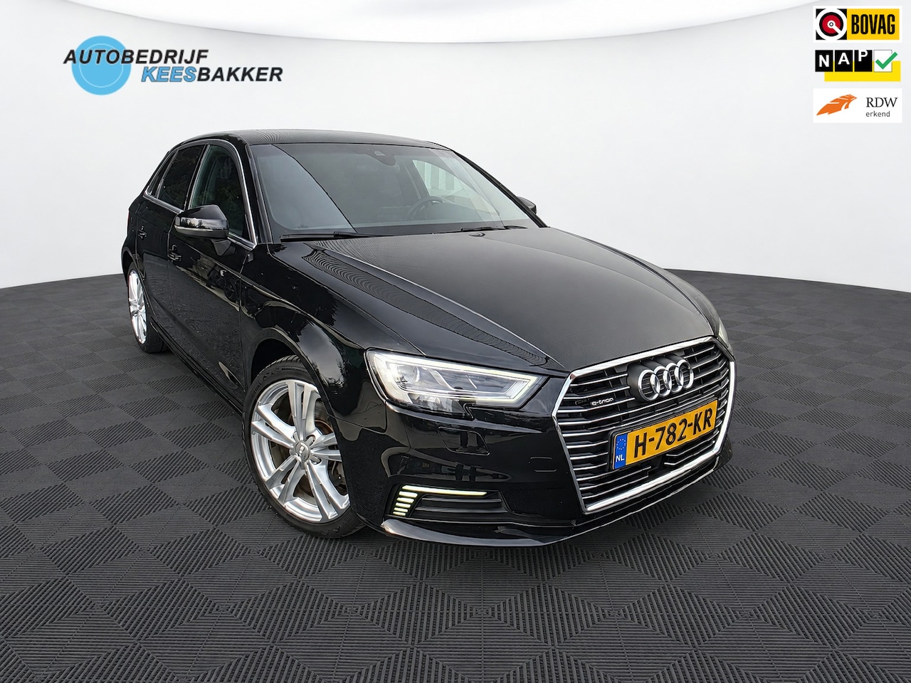Audi A3 Sportback - 40 e-tron Plug-in Hybride / Carplay / ACC / S-line / Set winterwielen en dakdragers - AutoWereld.nl