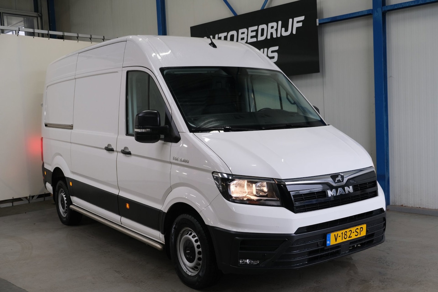 MAN TGE - 35 2.0 Standaard L3 Normaal - N.A.P. Airco, Cruise, PDC, Trekhaak. - AutoWereld.nl