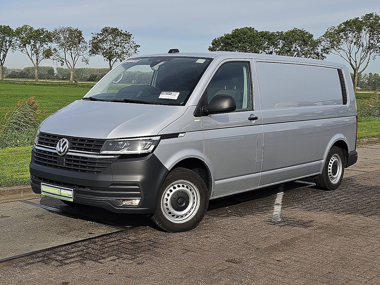 Volkswagen Transporter - 2.0 TDI L2H1 32 Cruise control, Airco, Standkachel, Pdc, Carplay, Navi, Stoelverwarming - AutoWereld.nl