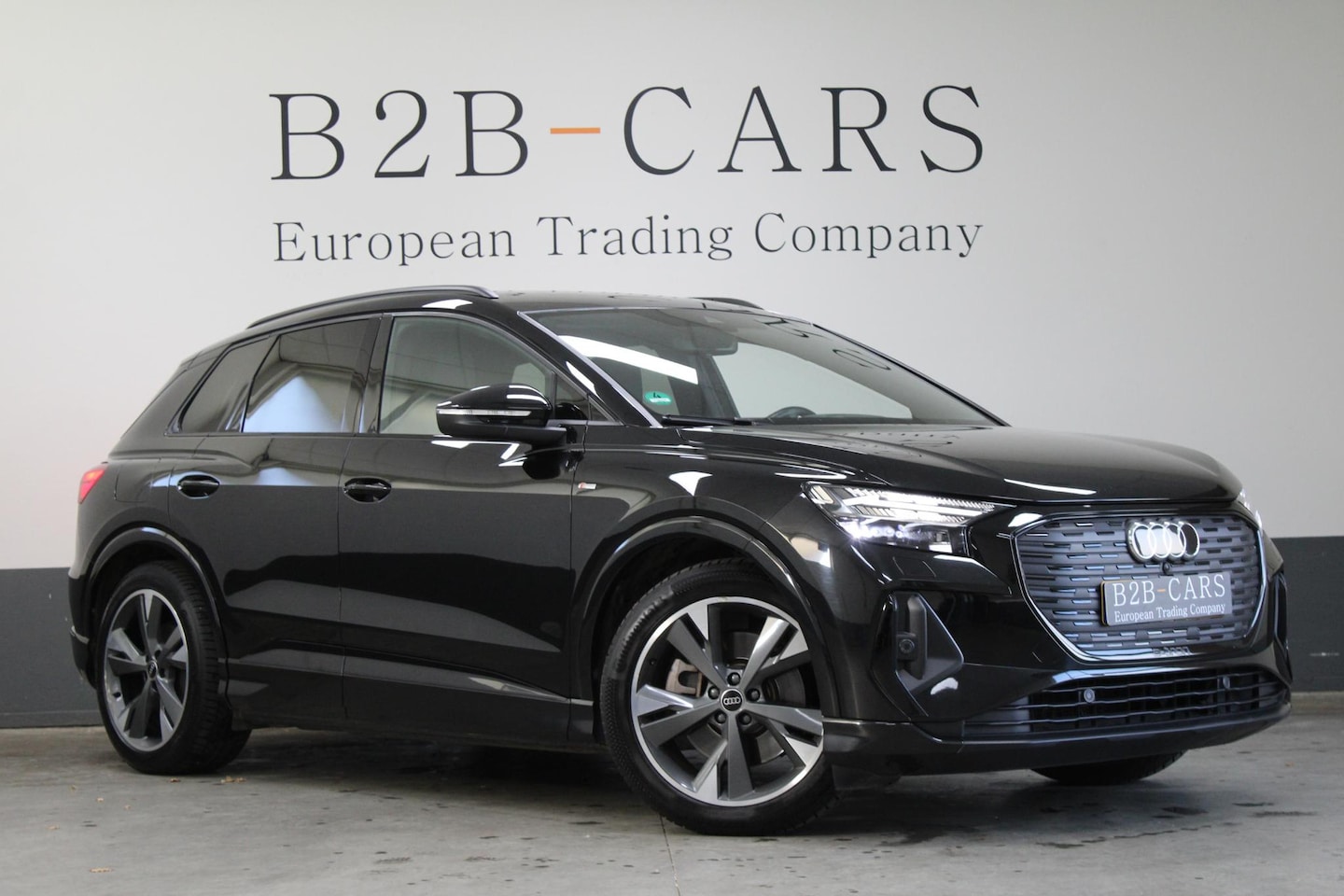 Audi Q4 e-tron - 50 quattro S Competition 77 kWh | SOH 89,8 %| S-line | Warmtepomp | Trekhaak | Camera - AutoWereld.nl