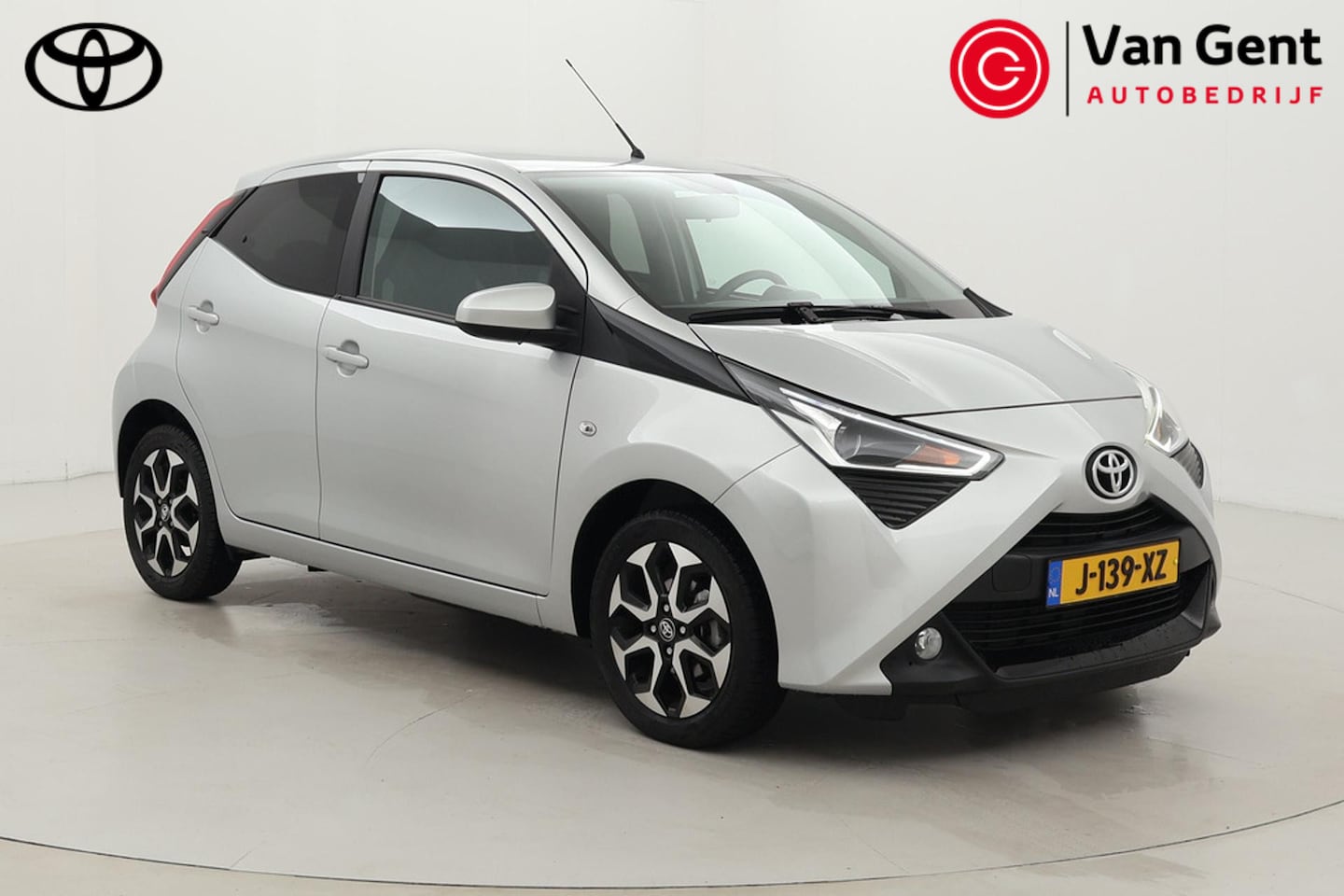 Toyota Aygo - 1.0 VVT-i x-joy | Apple Carplay / Android Auto | Clima | Camera | 15 inch | Bluetooth | DA - AutoWereld.nl