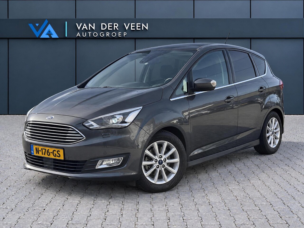 Ford C-Max - 1.5 Titanium | Incl. 12 maanden garantie | Trekhaak | Achteruitrijcamera | Parkeersensoren - AutoWereld.nl