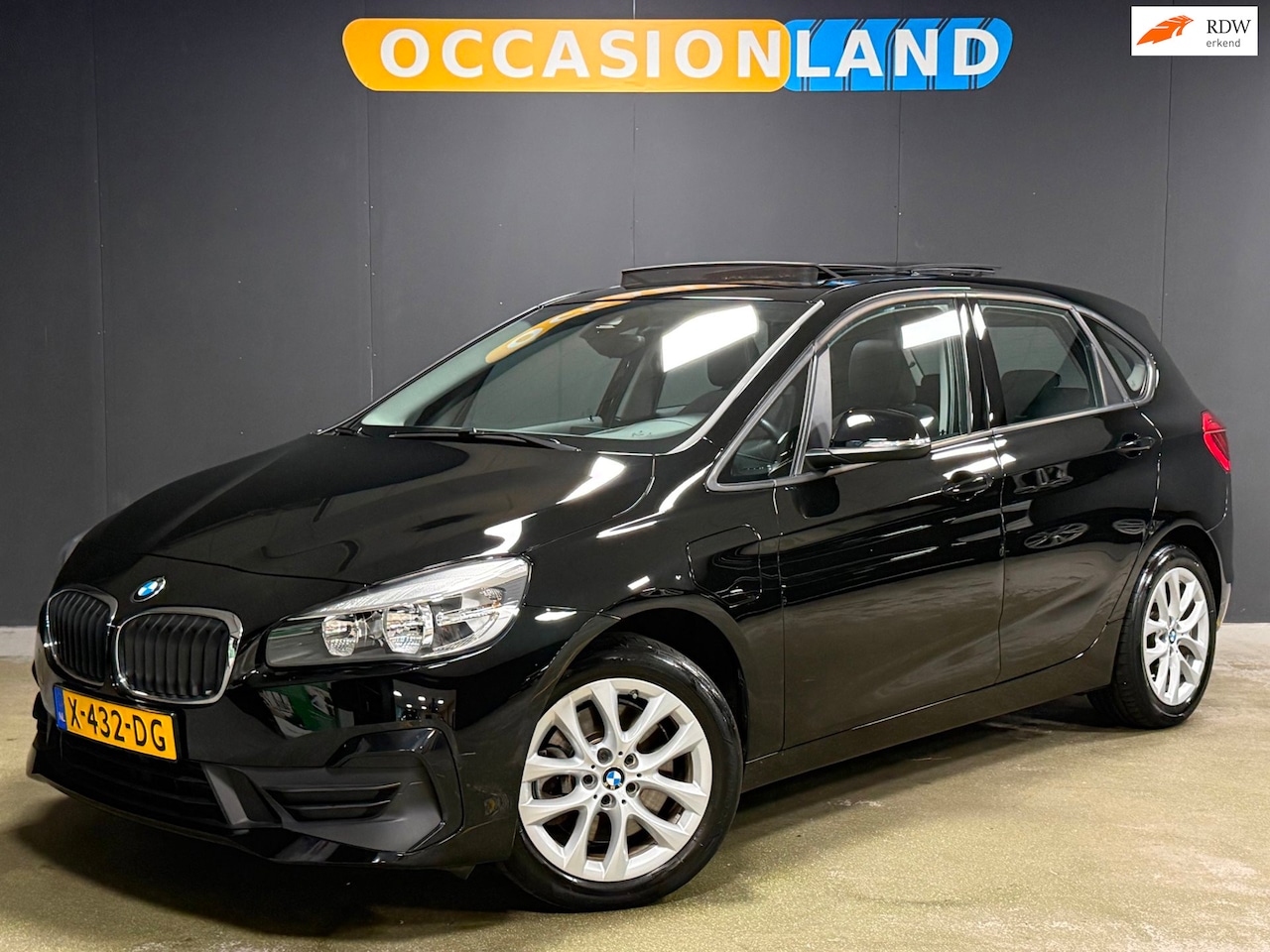 BMW 2-serie Active Tourer - 225xe iPerformance Executive|PANO|CRUISE|STOELV|BLUETOOTH|NAVI|17INCH| - AutoWereld.nl