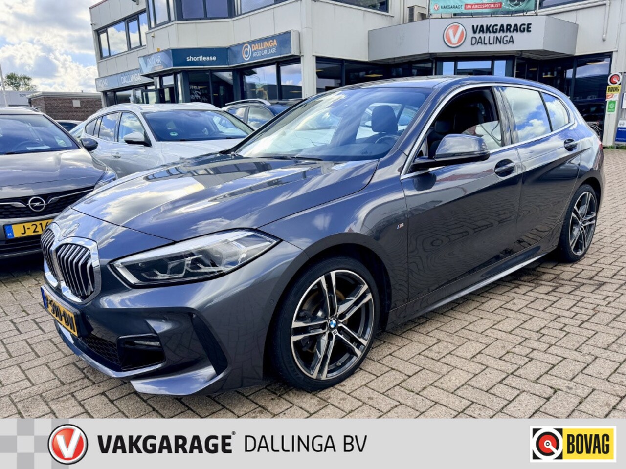 BMW 1-serie - 118i Business ed. Panodak | LEER - AutoWereld.nl