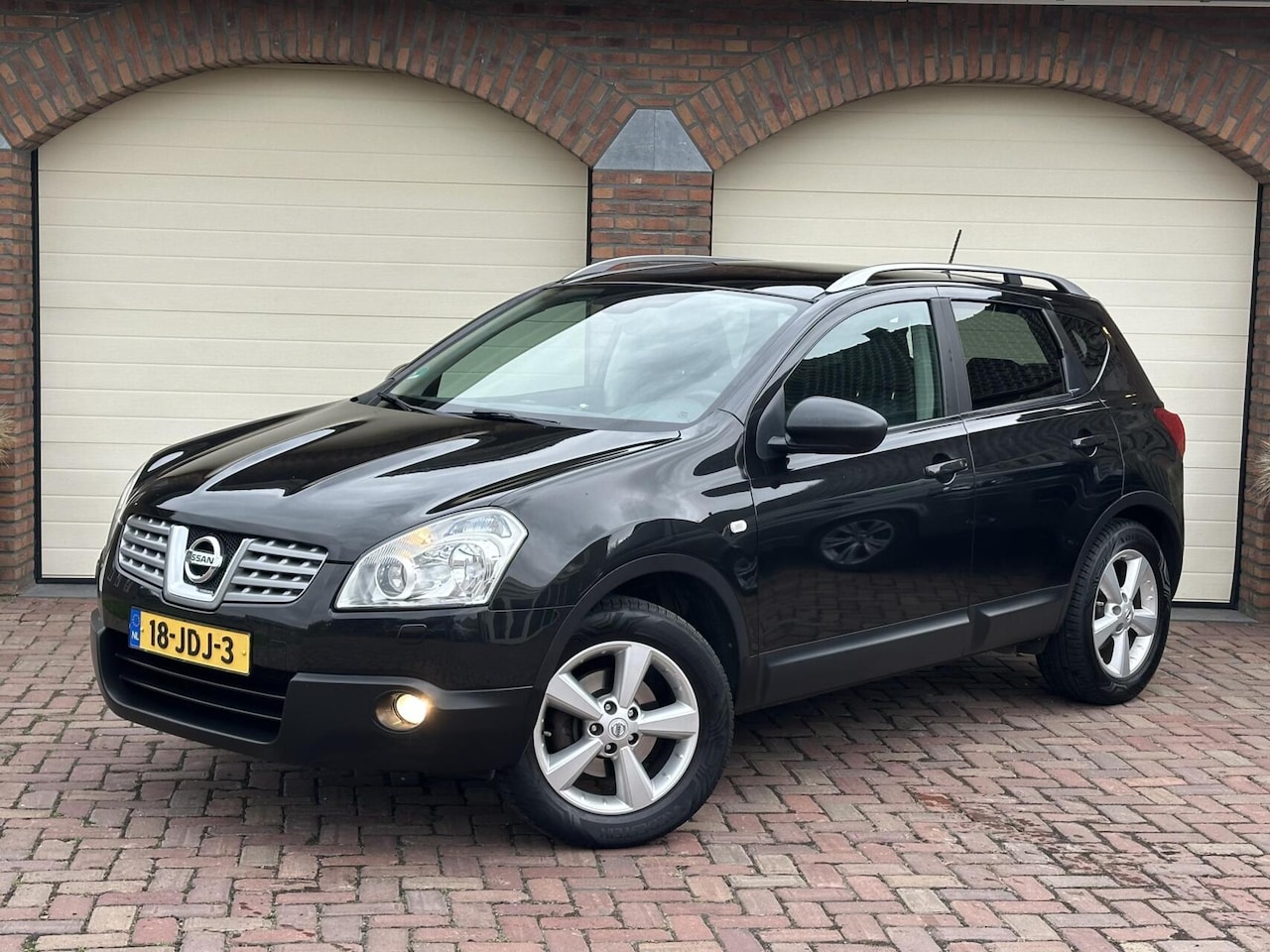Nissan Qashqai - 2.0i Tekna LPG-G3 Leder Panorama Camera Trekhaak - AutoWereld.nl