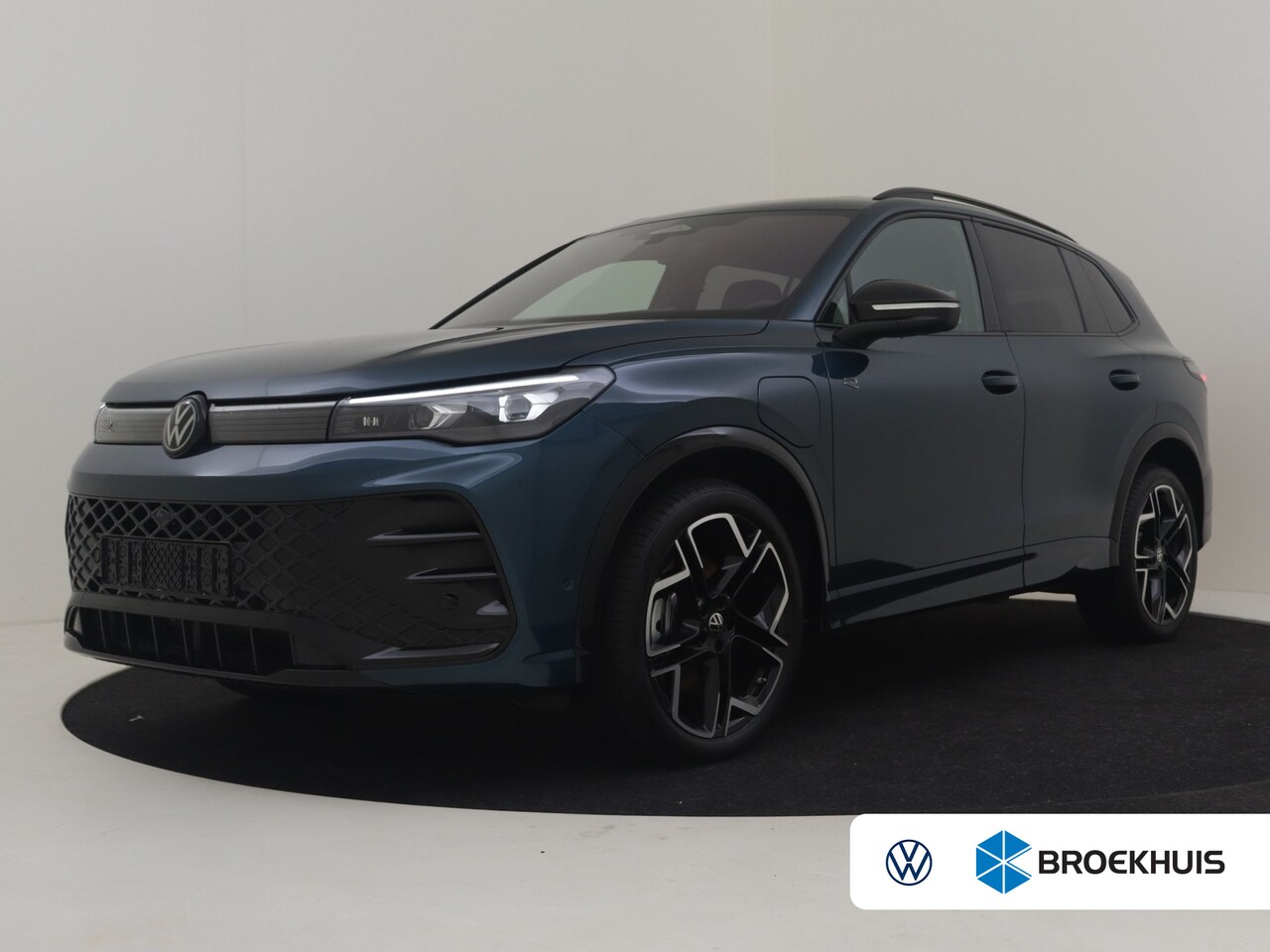 Volkswagen Tiguan - 1.5 eHybrid R-Line l Lederen int. l Harman Kardon l Pano Dak l 360gr Camera l 20" l Trekha - AutoWereld.nl