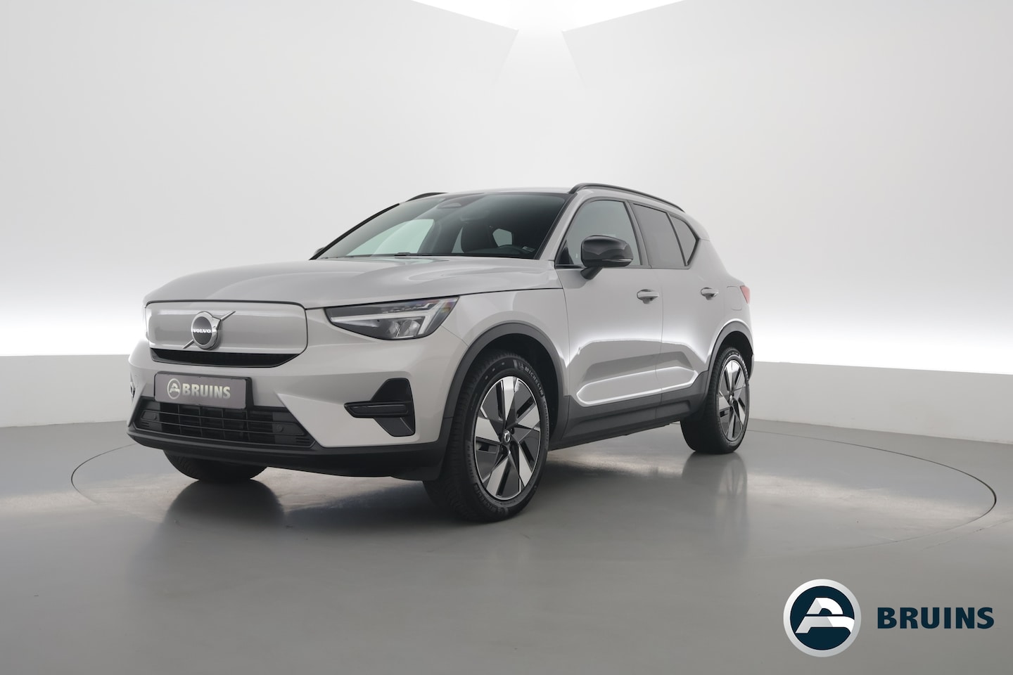 Volvo XC40 - Recharge Twin Plus | 82 KWH | 535km WLTP | Trekhaak 1800kg | elek. stoelen | warmtepomp | - AutoWereld.nl