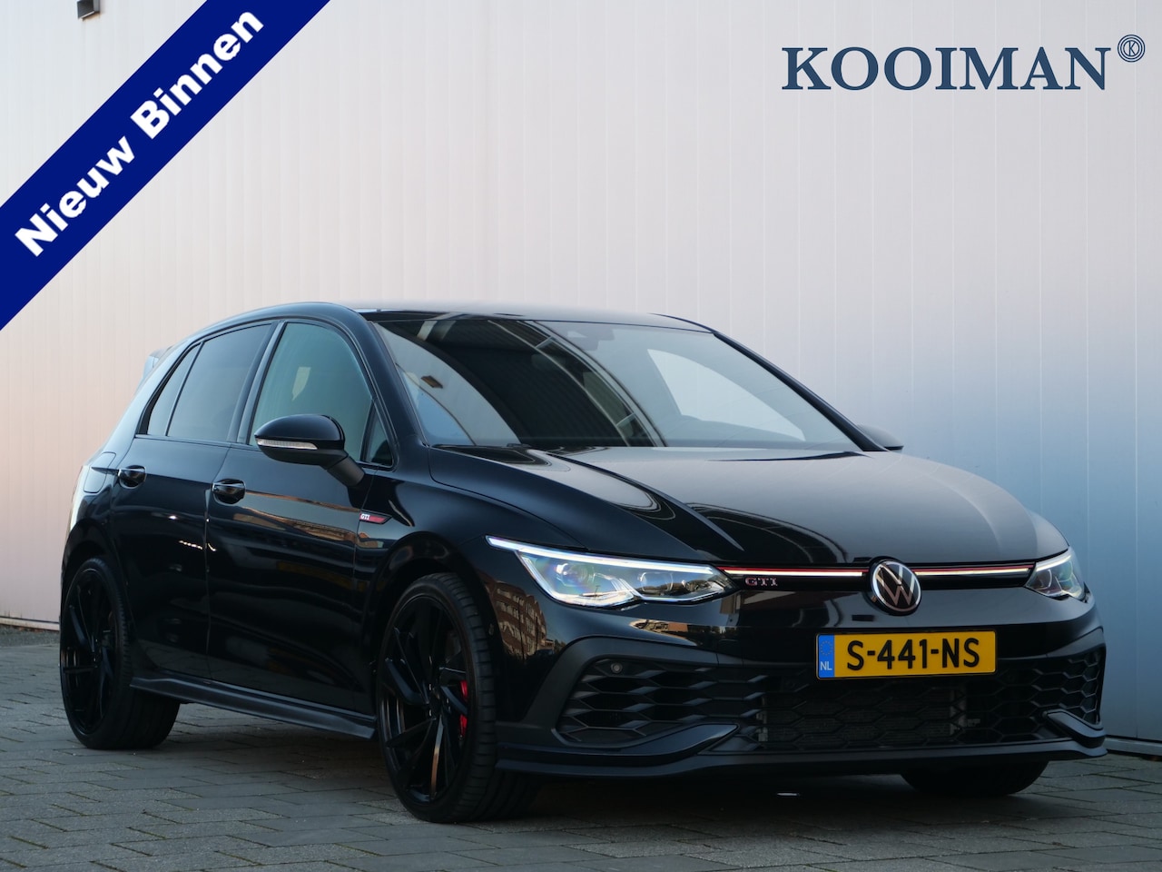 Volkswagen Golf - 2.0 TSI GTI 301 Pk Automaat Navigatie / DAB / Apple Carplay / Camera / 19 inch - AutoWereld.nl