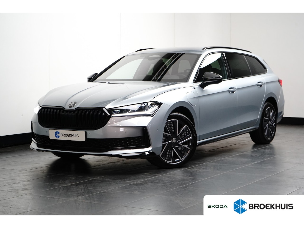 Skoda Superb Combi - 1.5 TSI iV 204PK Sportline PHEV DSG-6 | VERLEGNDE GARANTIE | TREKHAAK | STOEL(V+A) + STUUR - AutoWereld.nl
