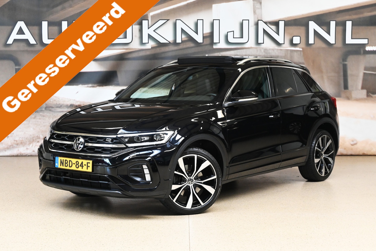 Volkswagen T-Roc - 1.5 TSI 150pk R-Line Business+ | IQ. Light | Pano | Camera | 100% (Dealer) onderhouden lab - AutoWereld.nl