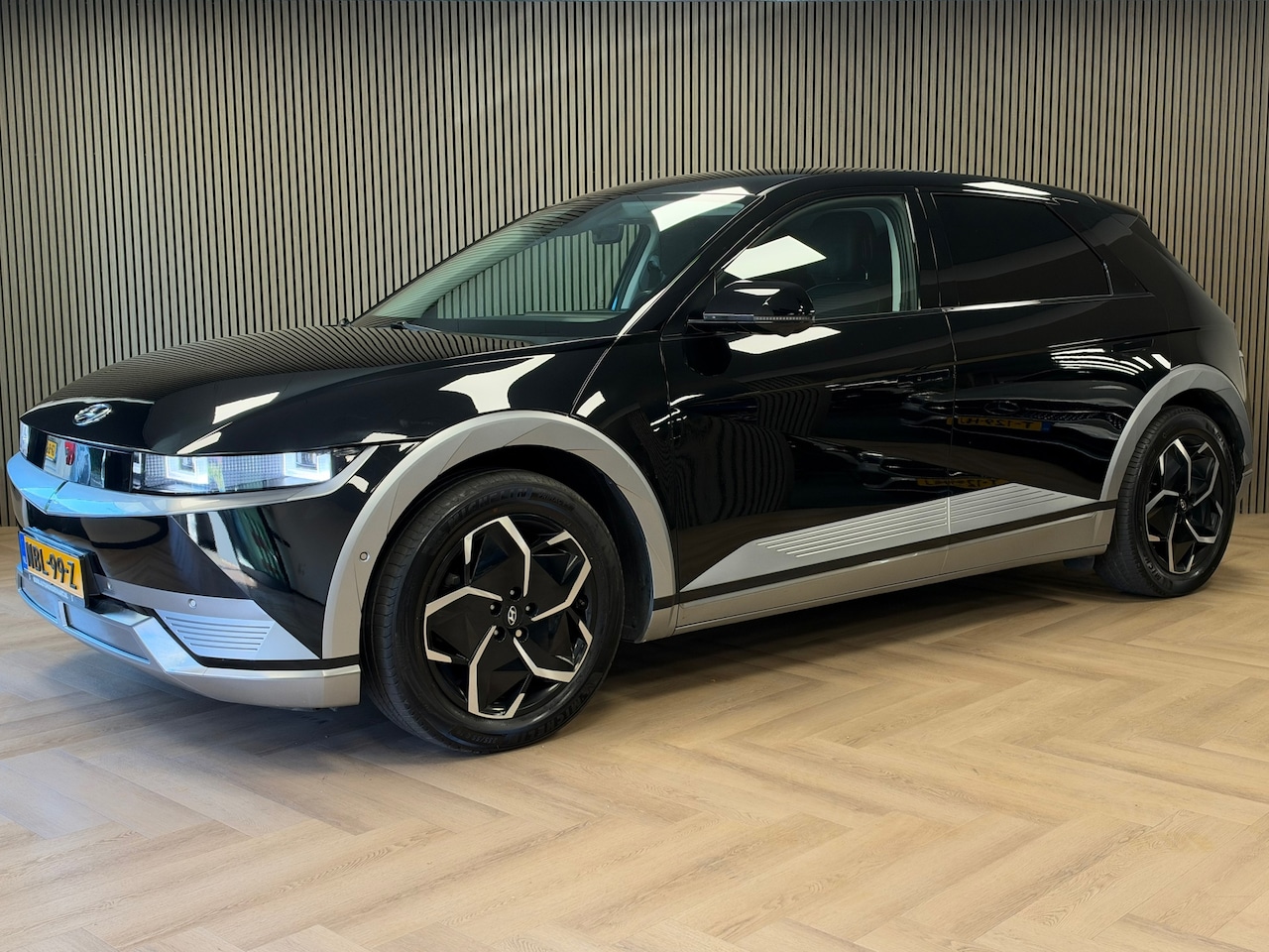 Hyundai IONIQ 5 - Uniq 305PK AWD 73kWh SOH100% WARMTEPOMP NAVI LED 360CAM HUD LEDER ADAPTIVE CRUISE CLIMATE - AutoWereld.nl