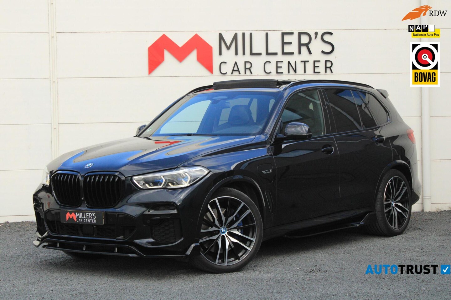 BMW X5 - xDrive45e M-Sport Achteras|B&W|Skylounge|Massage|Softclose - AutoWereld.nl